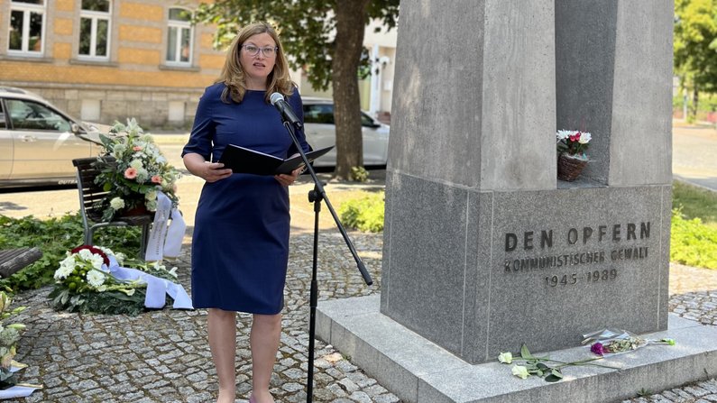 Auf dem Bild ist Diana Machhalett, 1. Beigeordnete der Stadt Arnstadt zu sehen. 